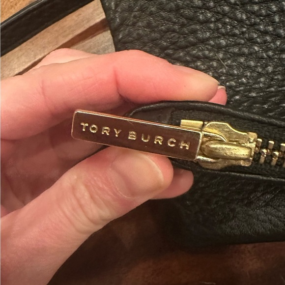 Authentic Tory Burch Robinson Leather Crossbody Bag - Picture 4 of 7